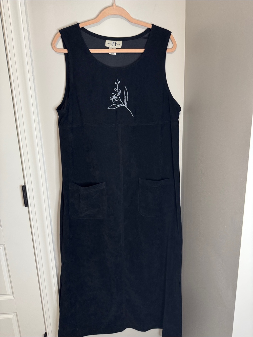 Ty Black Sleeveless Midi Dress with White Floral Stitch